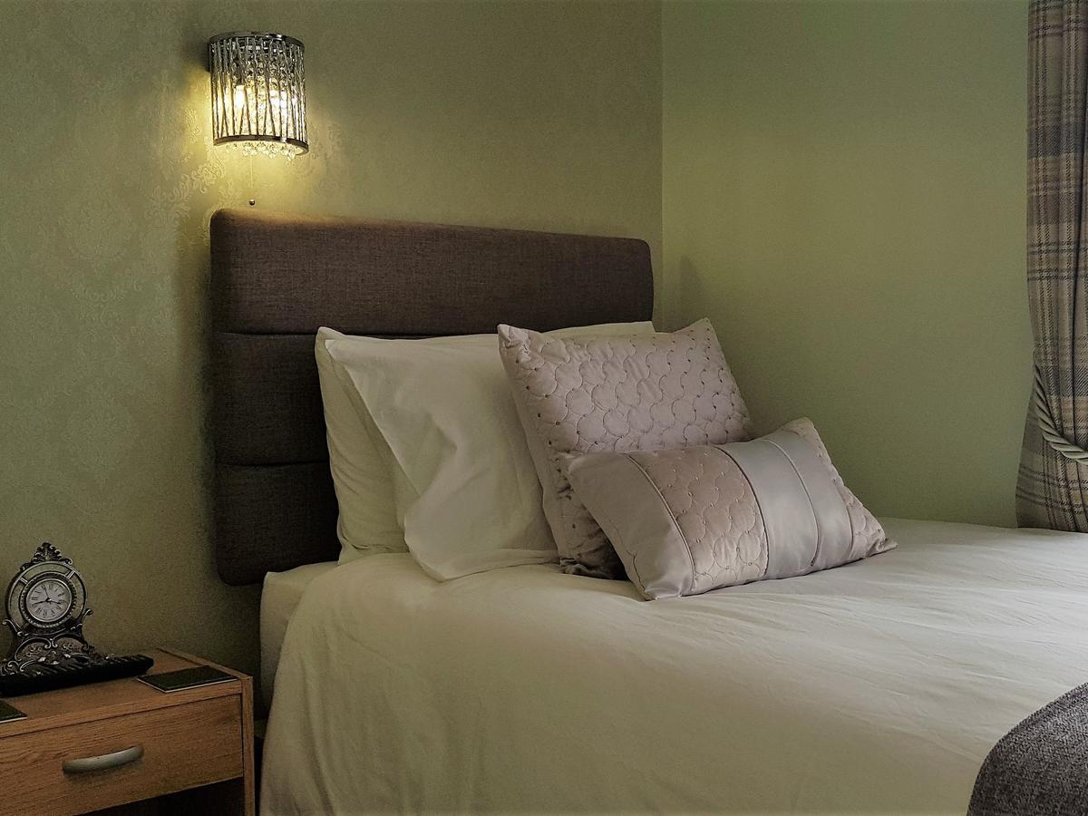 Courtneys Of Gynn Square Bed & Breakfast Blackpool Room photo