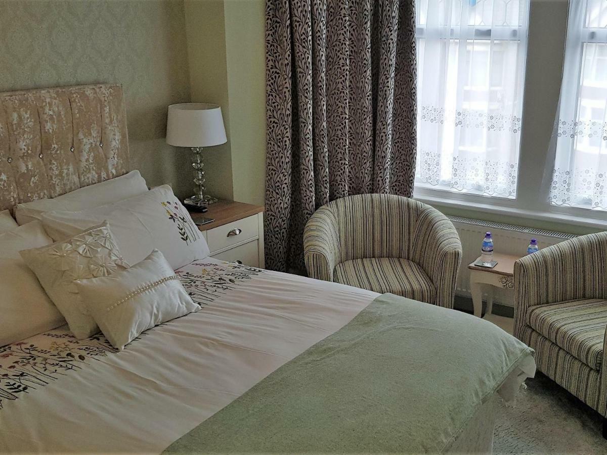 Courtneys Of Gynn Square Bed & Breakfast Blackpool Exterior photo