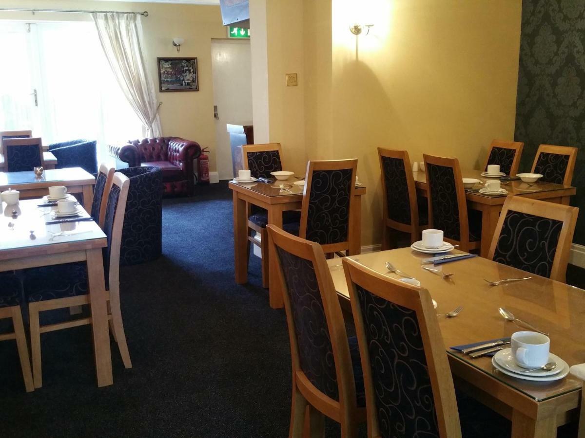 Courtneys Of Gynn Square Bed & Breakfast Blackpool Exterior photo