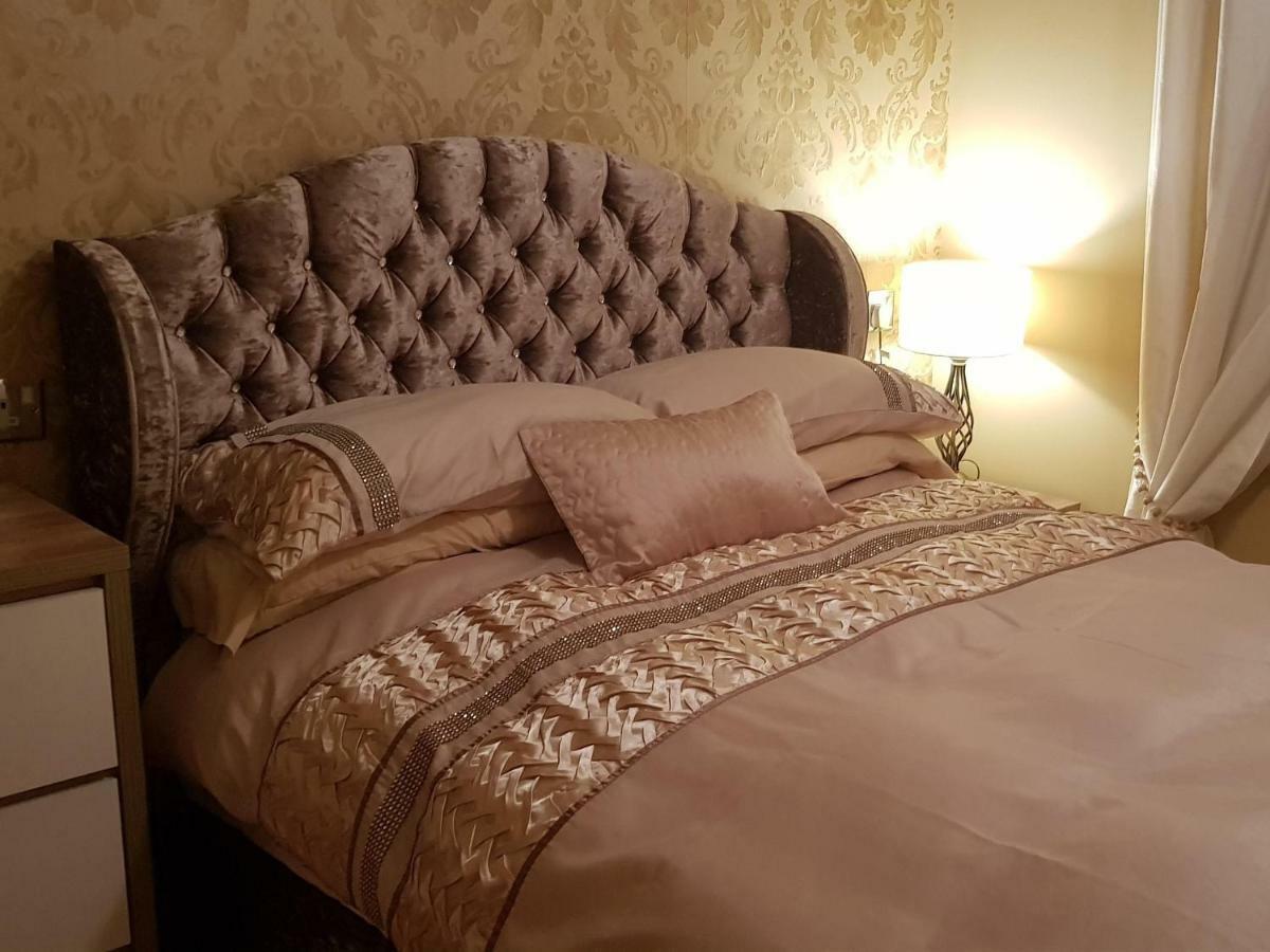 Courtneys Of Gynn Square Bed & Breakfast Blackpool Exterior photo